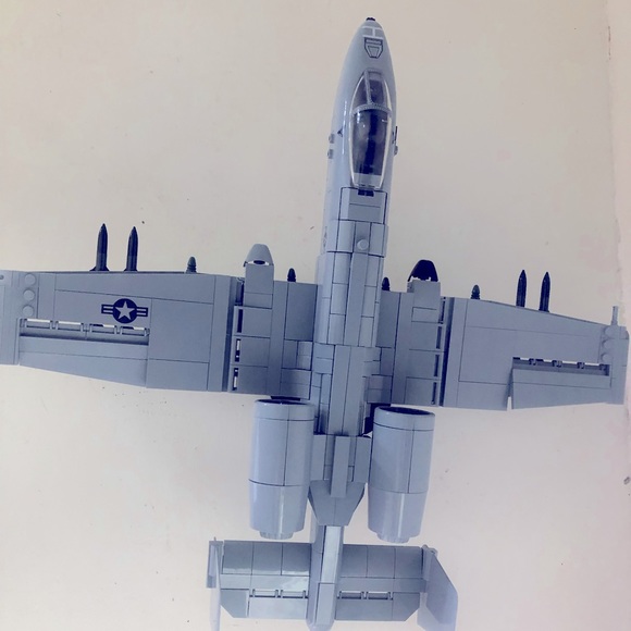 A-10 Thunderbolt ll Warthog - Picture 2 of 5